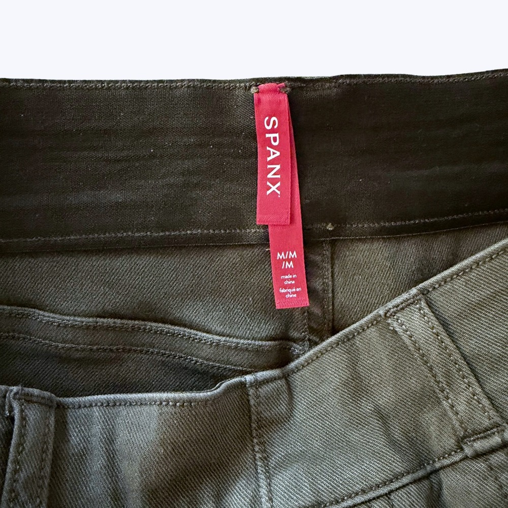 Spanx 6" Stretch Twill Shorts Olive Green Built-In Shaping Size Medium Gorpcore - Picture 6 of 7